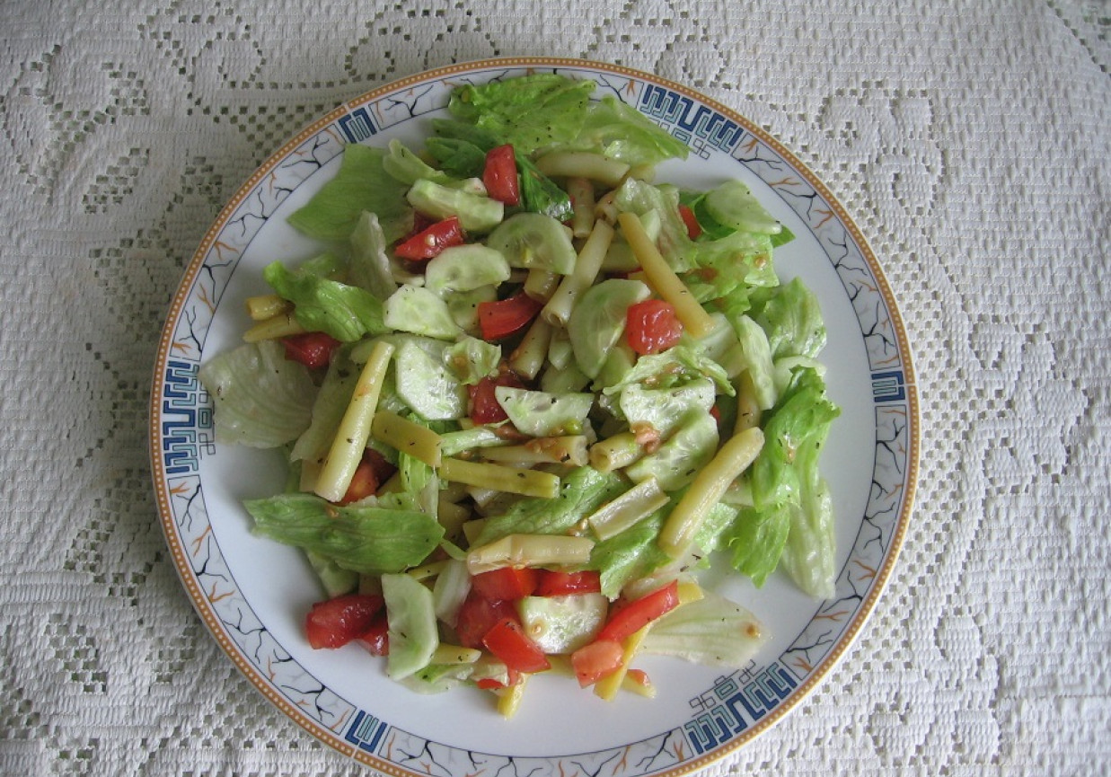 Sałatka z fasolką szparagową i ziołami prowansalskimi foto