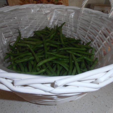 Krok 1 - Sałatka z fasolki szparagowej z cebulką foto