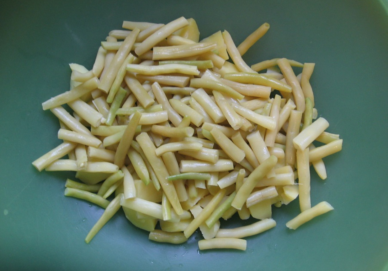 Sałatka z fasolki szparagowej z ziemniakami foto