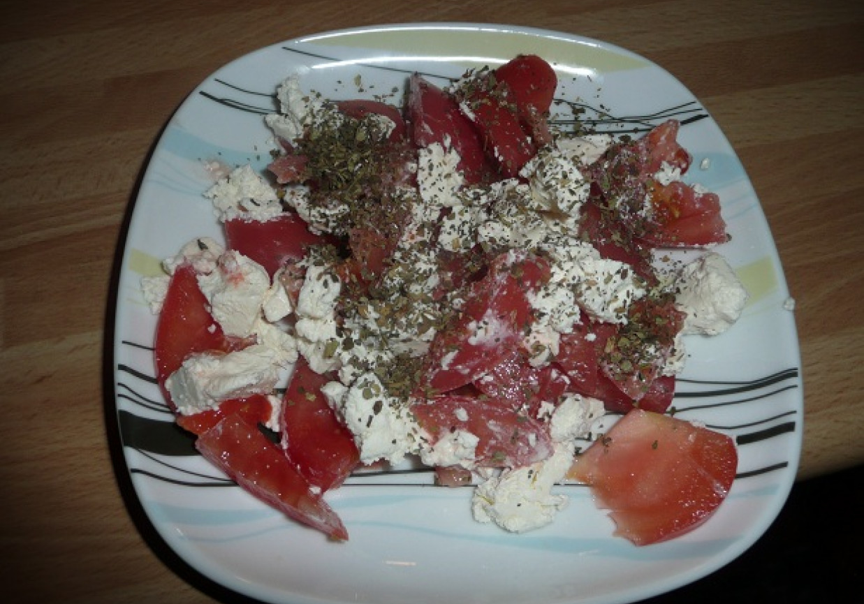 salatka z feta i pomidorkiem foto