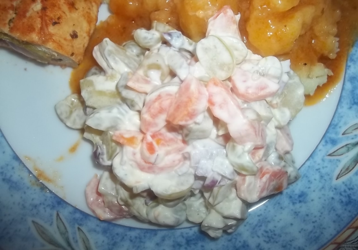 Sałatka z gotowaną marchewką foto