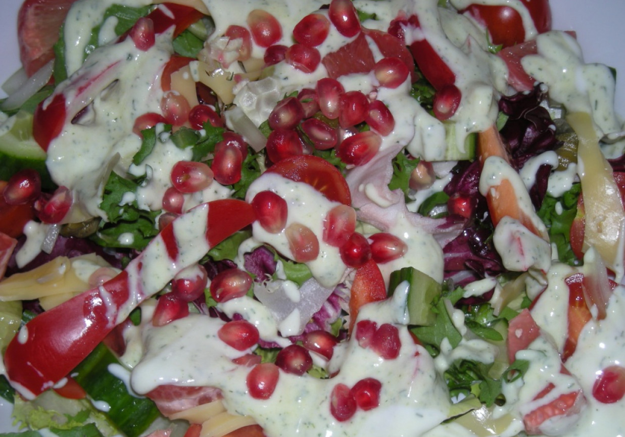 sałatka z granatem foto