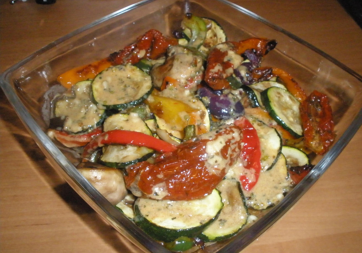 Sałatka z grillowanych warzyw foto
