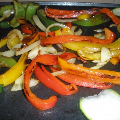 Krok 2 - Sałatka z grillowanych warzyw foto