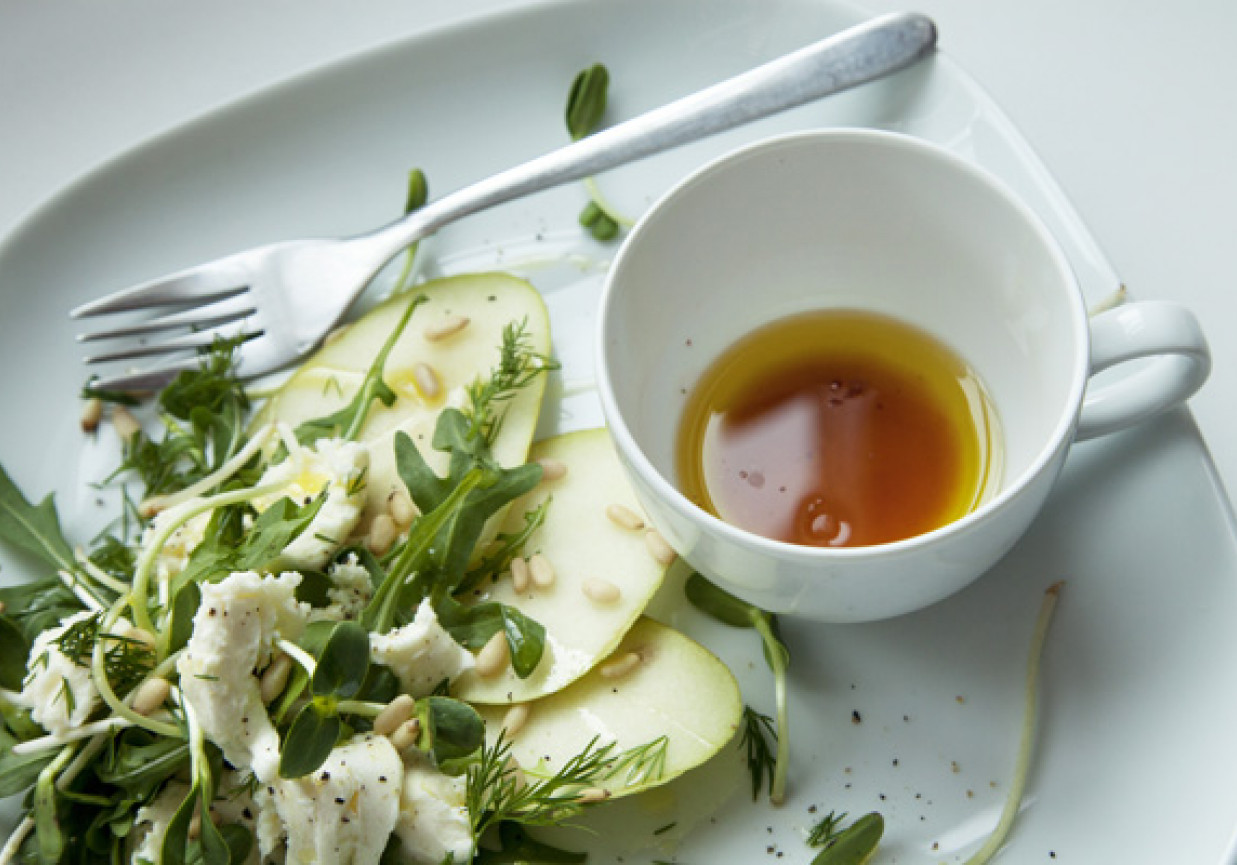 Sałatka z gruszką i mozzarellą foto