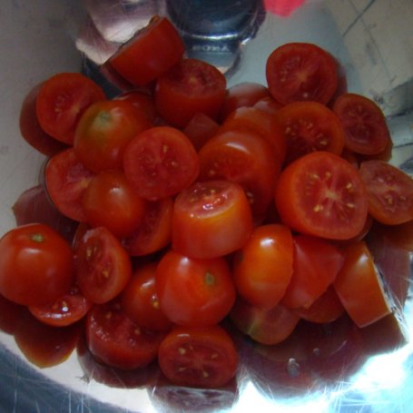 Krok 1 - Sałatka z gyrosem i pomidorkami koktajlowymi foto