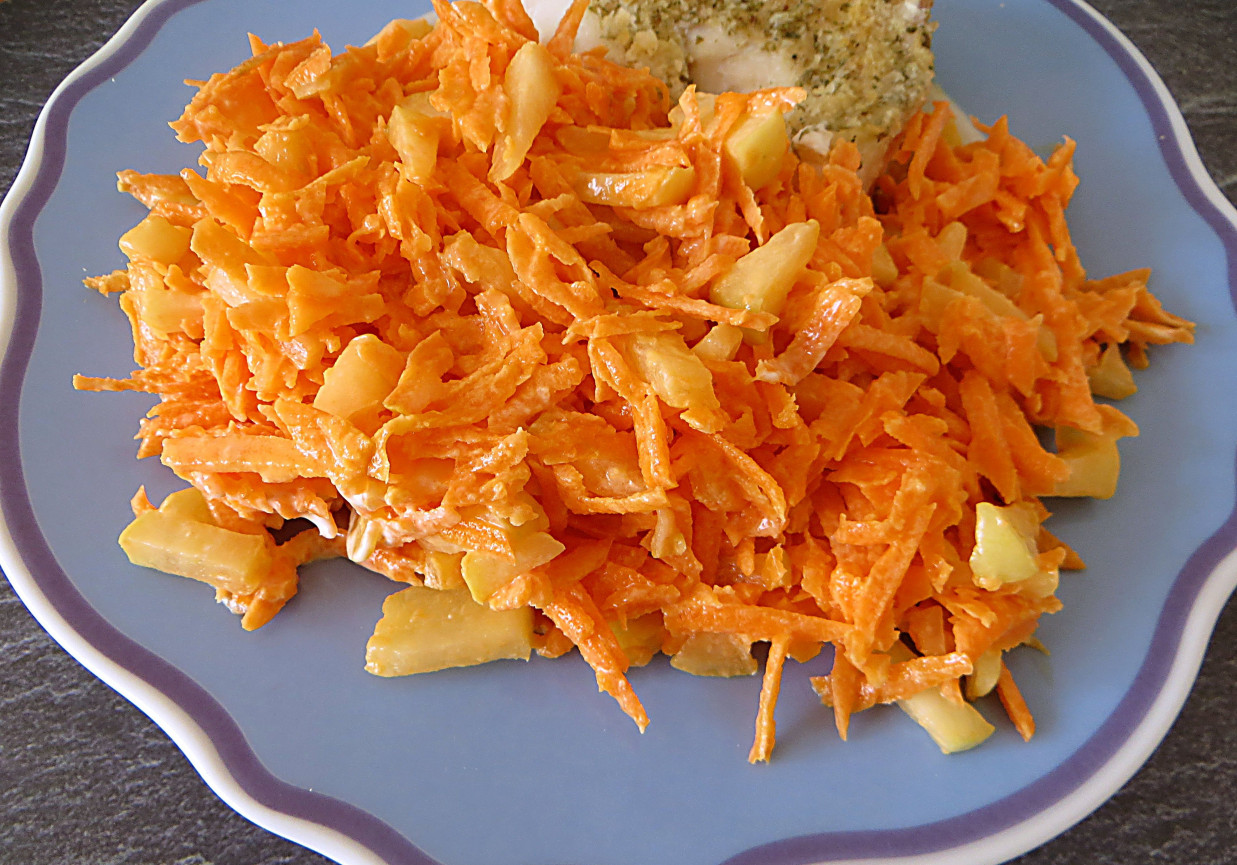 Sałatka z jabłek kiszonych foto