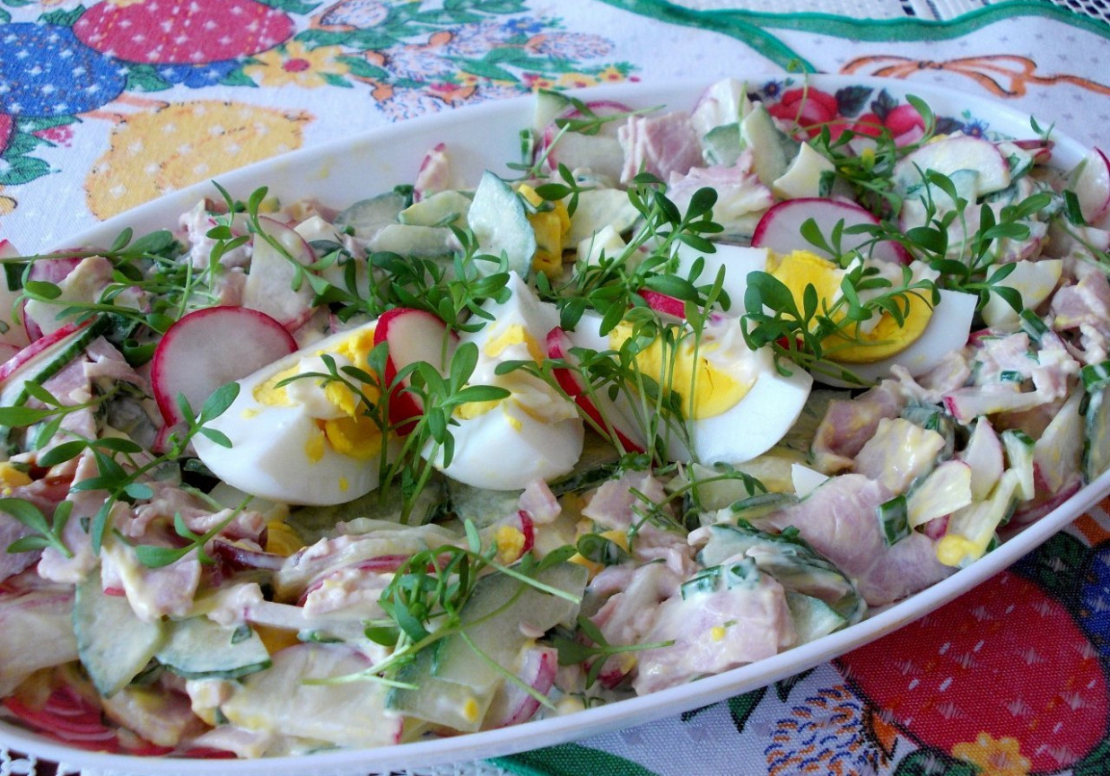 Sałatka z jajek, szynki, rzeżuchy.. foto