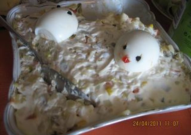 Fotografia przedstawiająca Sałatka z jajkami i tuńczykiem