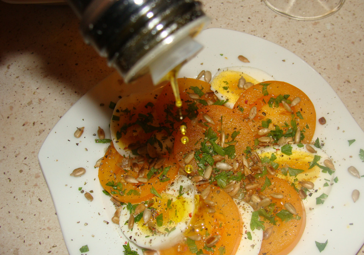 Sałatka z jajkiem i pomidorem foto