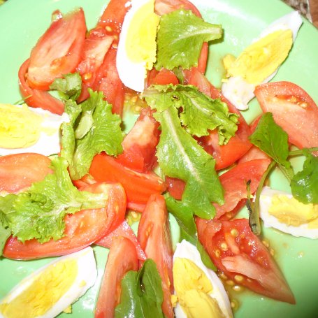 Krok 3 - Sałatka z jajkiem i pomidorem foto