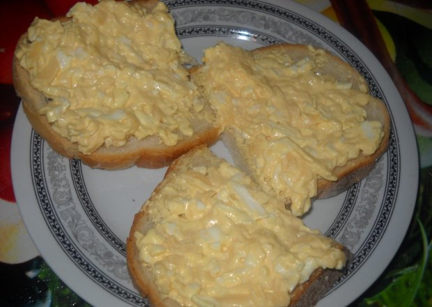 Fotografia przedstawiająca Sałatka z jajkiem i serem