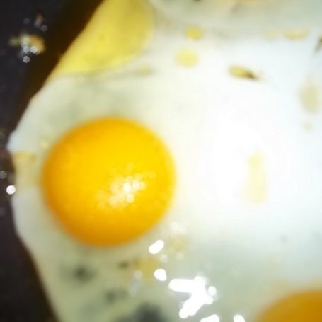 Krok 3 - Sałatka z jajkiem sadzonym foto