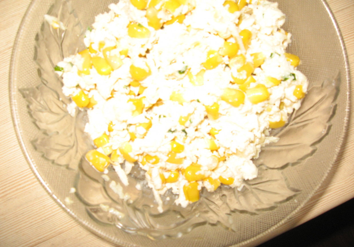 Sałatka z kalafiorem i kukurydzą foto