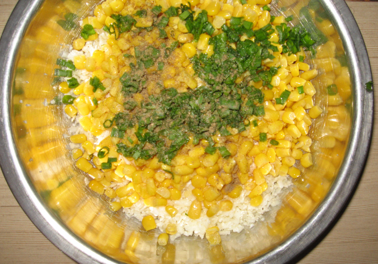 Sałatka z kalafiorem i kukurydzą foto