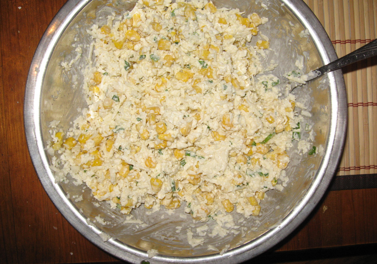 Sałatka z kalafiorem i kukurydzą foto