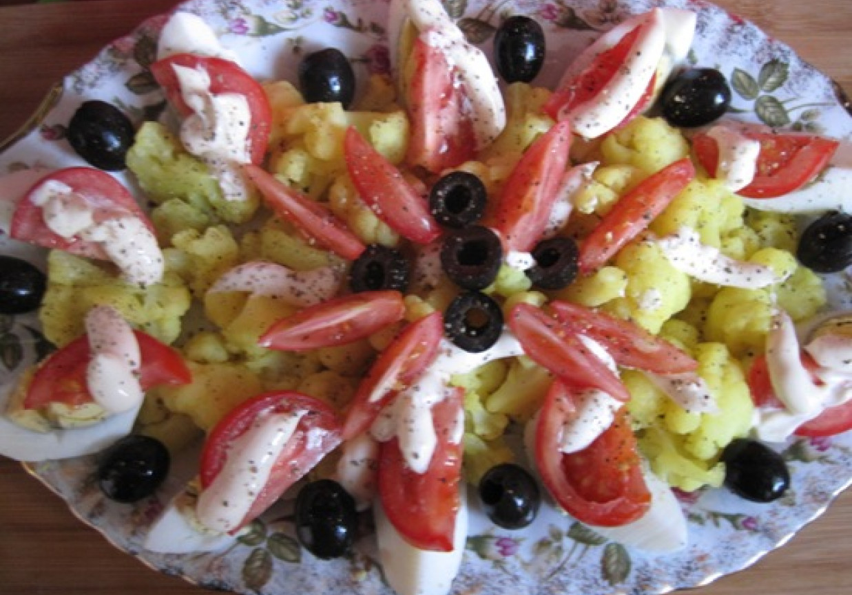 Sałatka z kalafiorem i majonezem kanapkowym foto