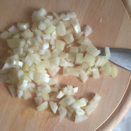 Krok 1 - Sałatka z kaszą jaglaną, kabanosem i ogórkiem foto