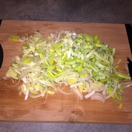 Krok 3 - Sałatka z kaszą jaglaną, kurczakiem i porem foto