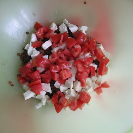 Krok 2 - Sałatka z kaszą jaglaną, pomidorem i ogórkiem foto