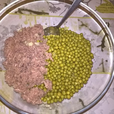 Krok 2 - Sałatka z kaszą jaglaną, tuńczykiem i jajkiem foto