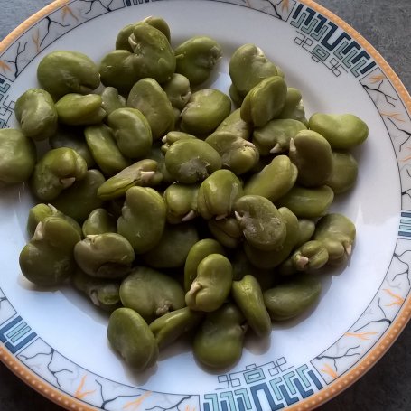 Krok 5 - Sałatka z kaszą jaglaną, wędzonym łososiem i bobem foto