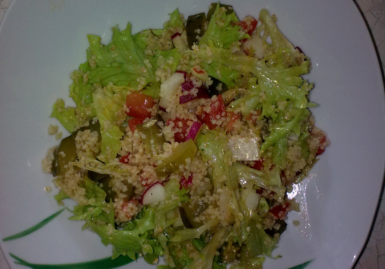 Sałatka z kaszą kuskus foto