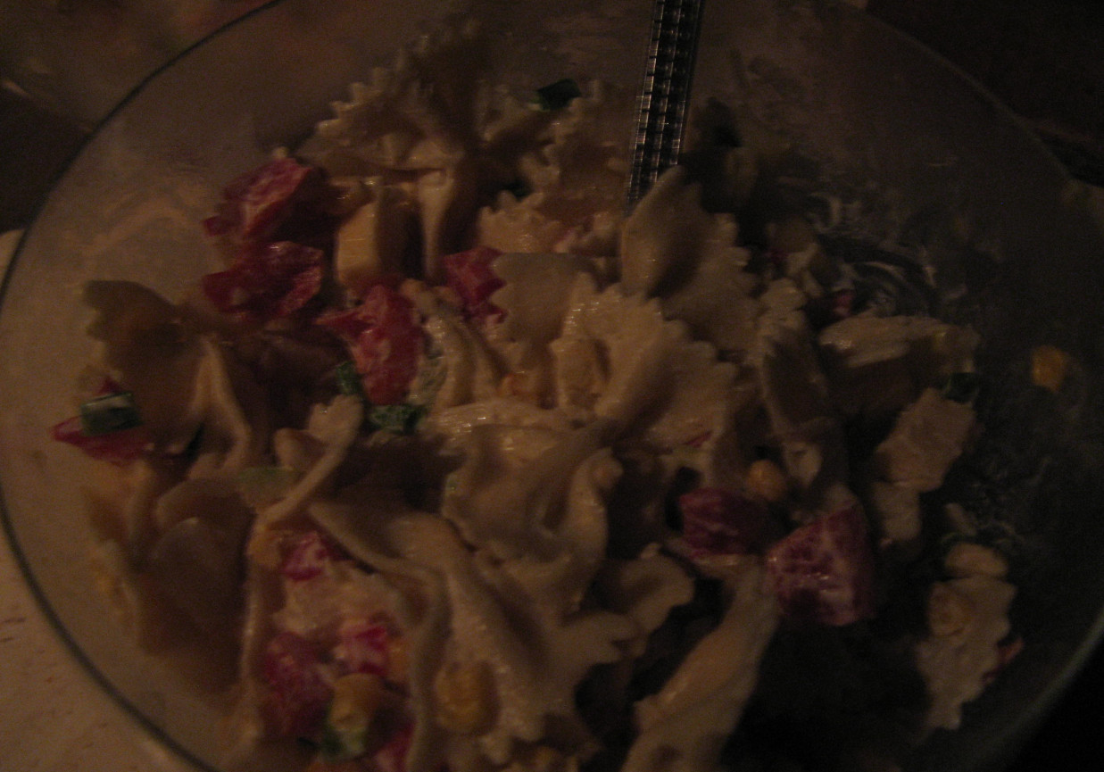 Sałatka z kokardkami foto