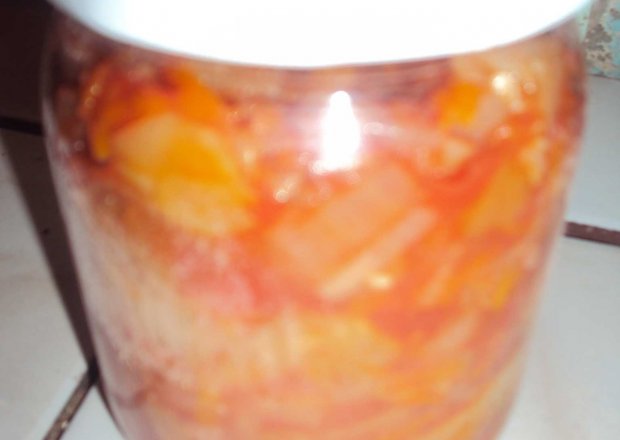Fotografia przedstawiająca sałatka z koncentratem pomidorowym