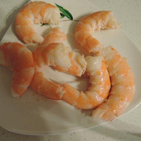 Krok 2 - Sałatka z krewetkami i grillowaną cukinią foto