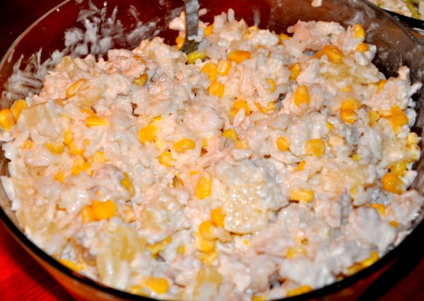 Fotografia przedstawiająca Sałatka z kurczaka z ryżem