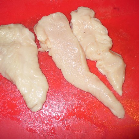 Krok 2 - Sałatka z kurczakiem  , awokado ,z liściem botwinki foto