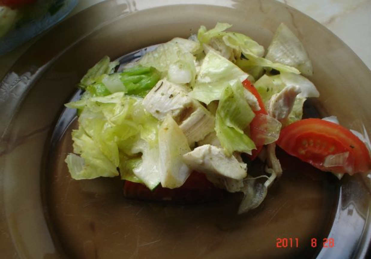 Sałatka z kurczakiem gotowanym foto