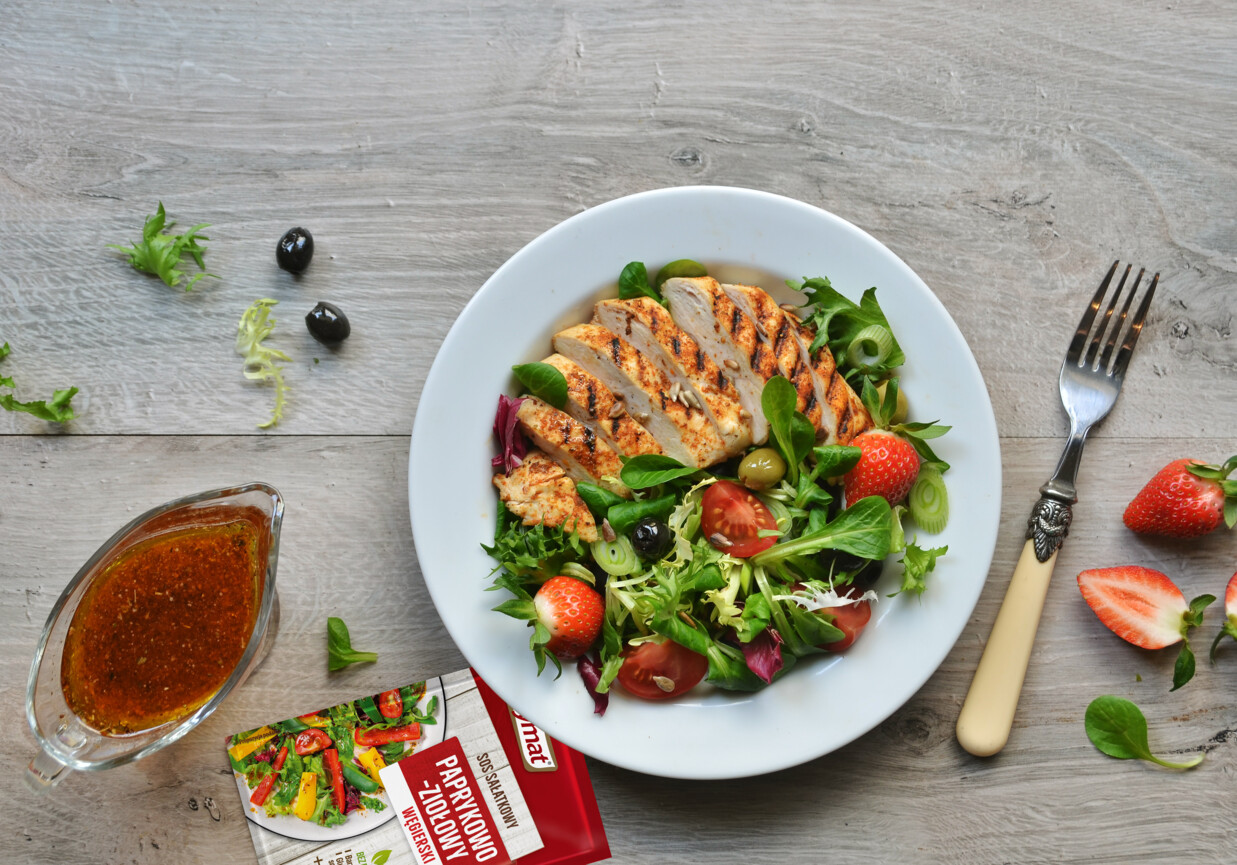 Sałatka z kurczakiem grillowanym – finezja smaku foto