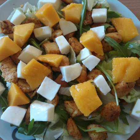Krok 5 - Sałatka z kurczakiem i mango foto