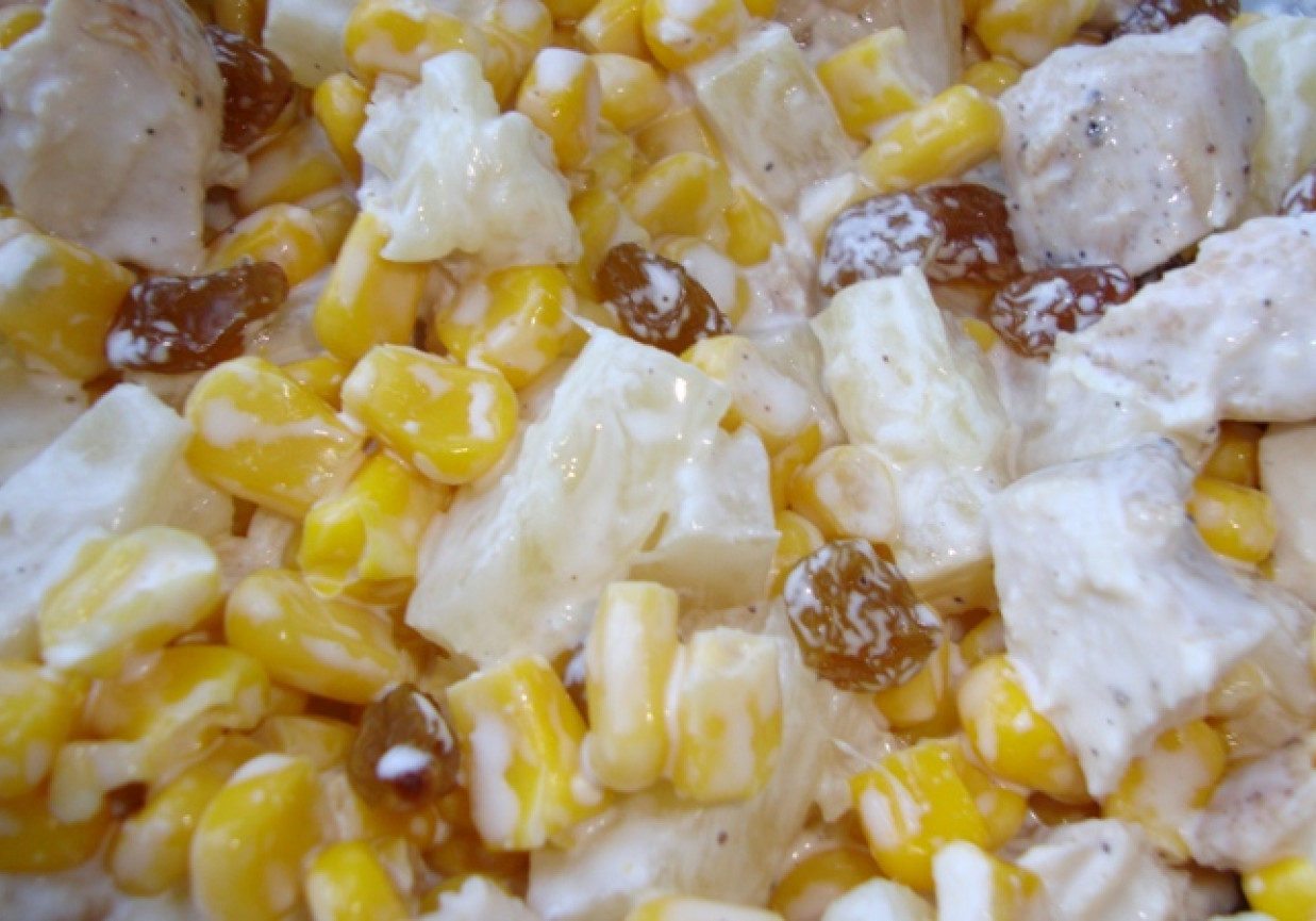 Sałatka z kurczakiem, kukurydzą i ananasem Wersja II foto