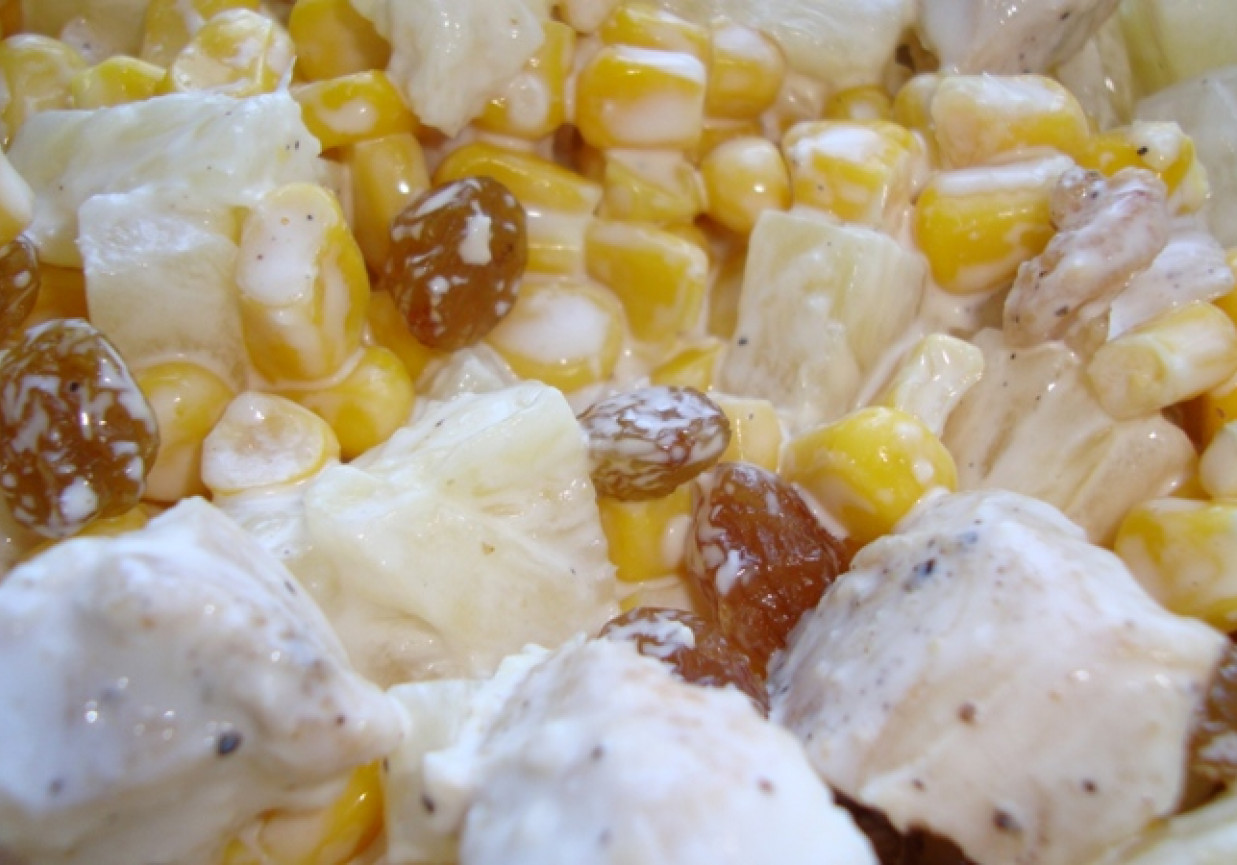Sałatka z kurczakiem, kukurydzą i ananasem Wersja II foto
