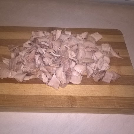 Krok 1 - Sałatka z kurczakiem, selerem naciowym i brzoskwiniami foto