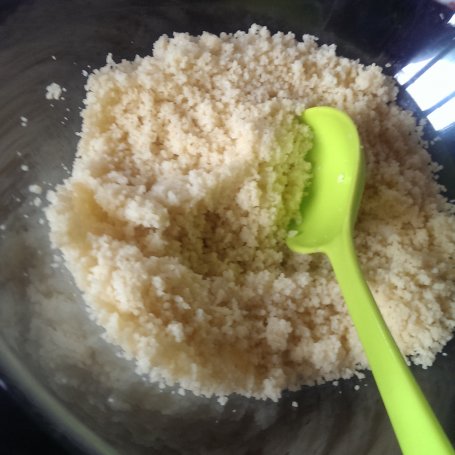 Krok 1 - Sałatka z kuskusu, krewetek, mozzarelli i pesto foto