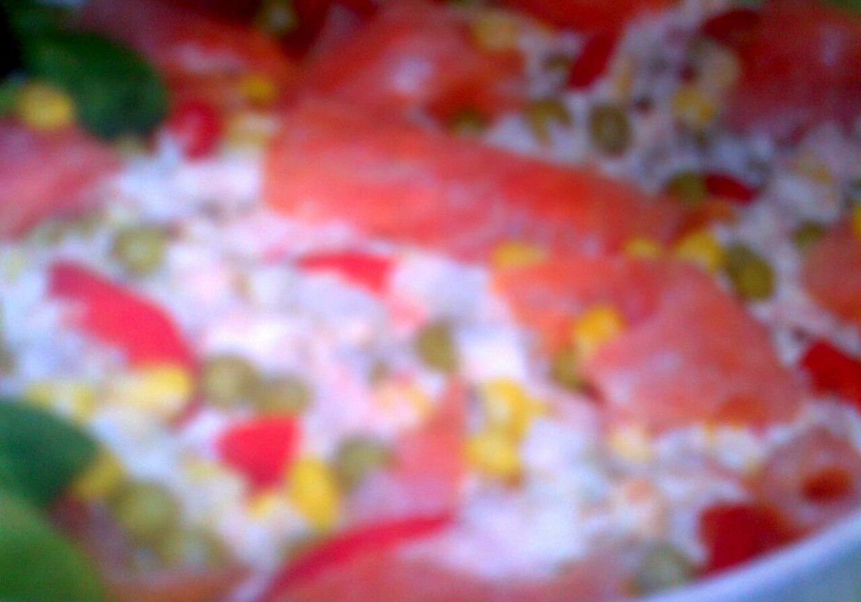 sałatka z łososiem i mieszanką meksykańską foto