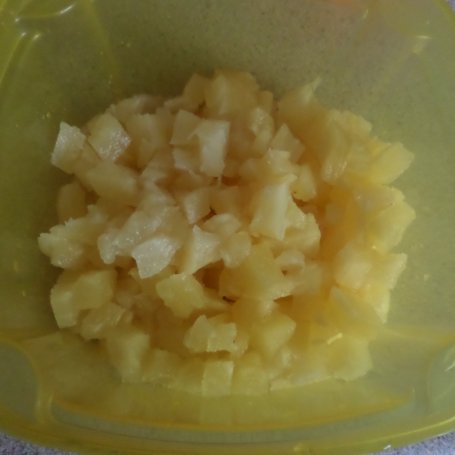 Krok 5 - Sałatka z makaronem i ananasem foto