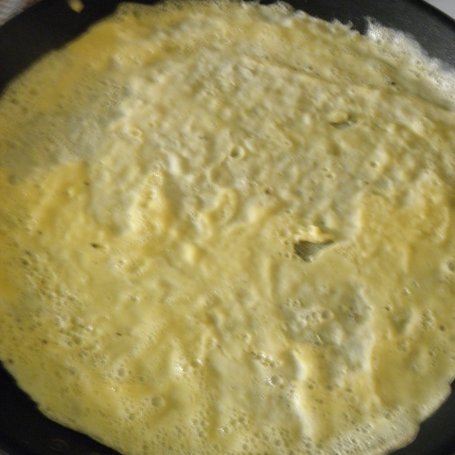 Krok 1 - Sałatka z makaronem omletowym i rukolą foto