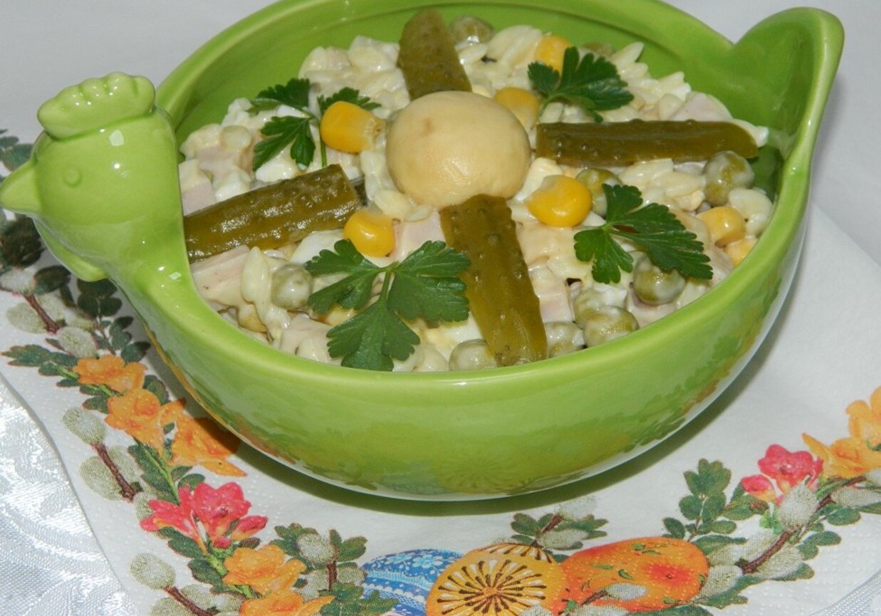 Sałatka z makaronem ryżowym foto