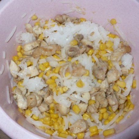 Krok 2 - Sałatka z makaronem ryżowym i kurczakiem foto