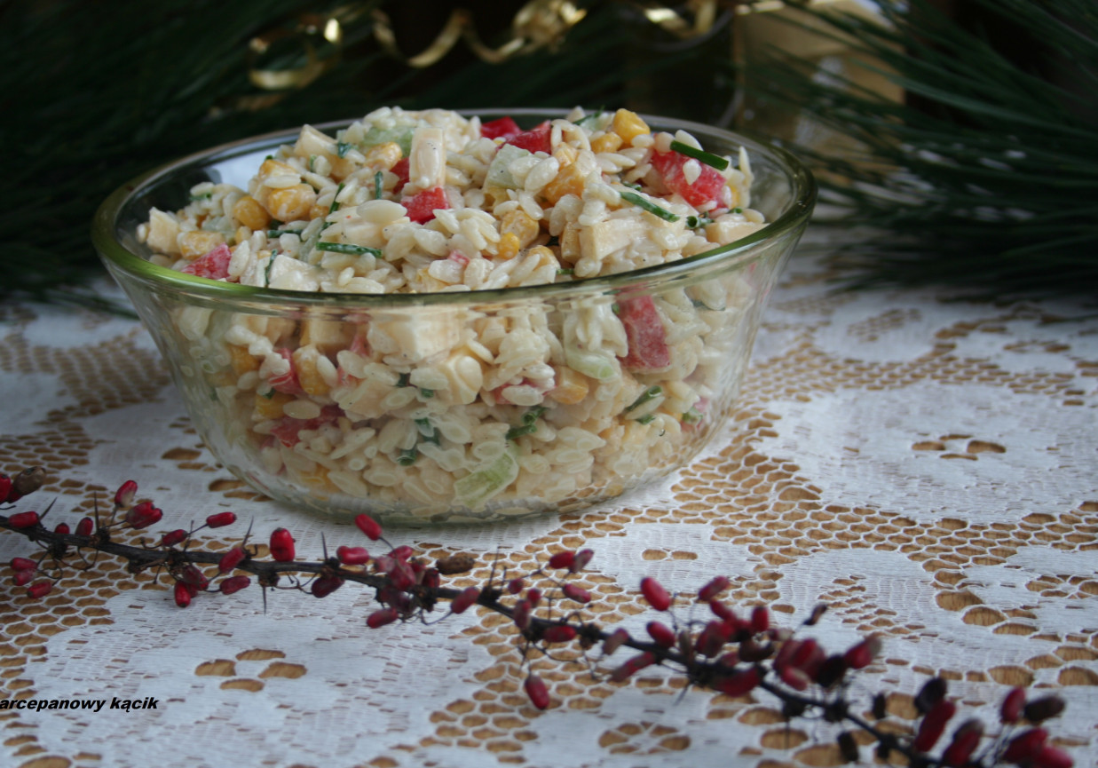 Sałatka z makaronem ryżowym foto