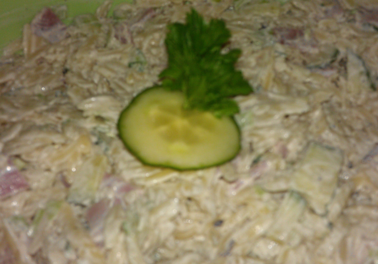sałatka z makaronem ryżowym foto