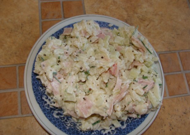 Fotografia przedstawiająca sałatka z makaronem ryżowym