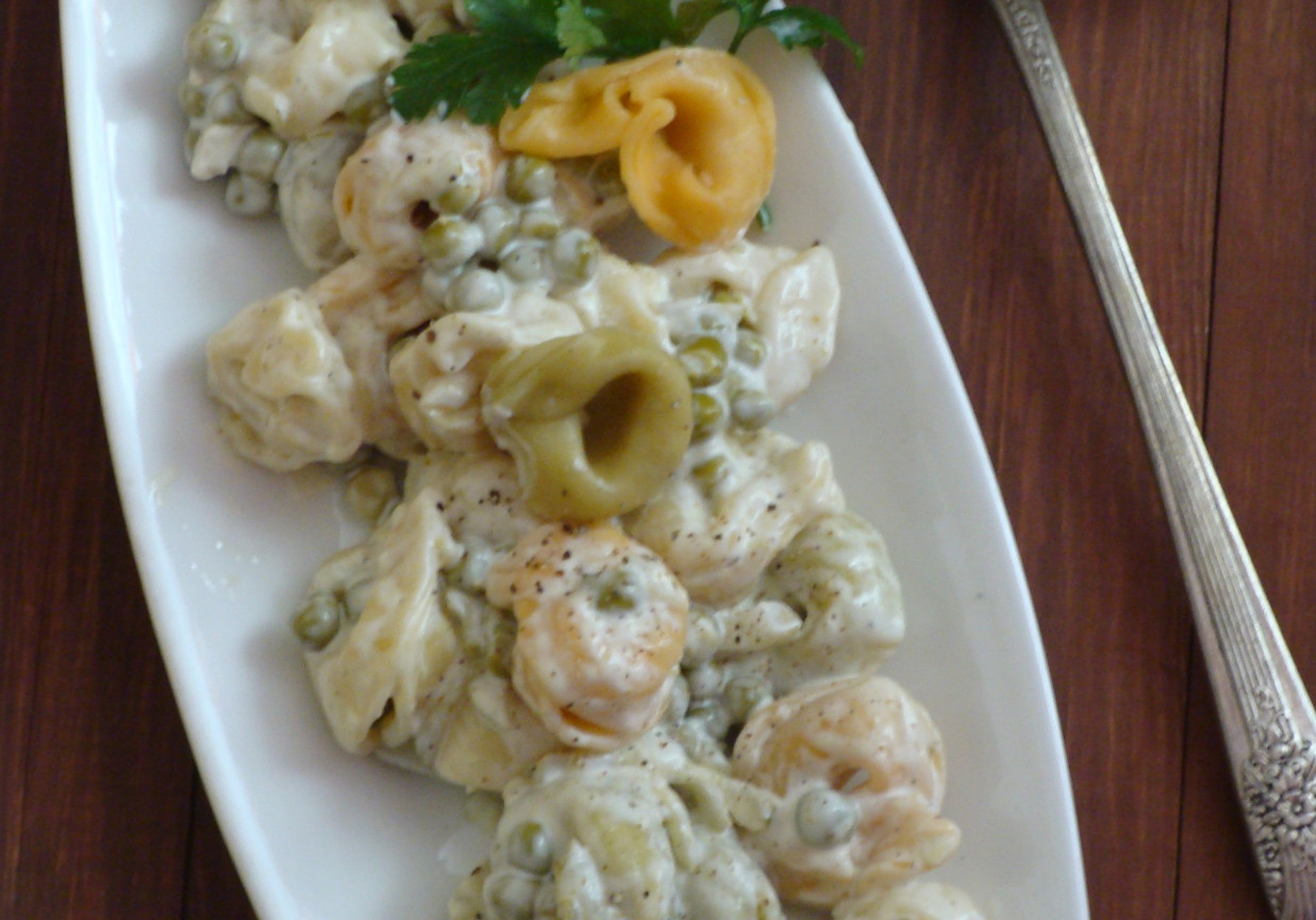 Sałatka z makaronem tortellini DoradcaSmaku.pl