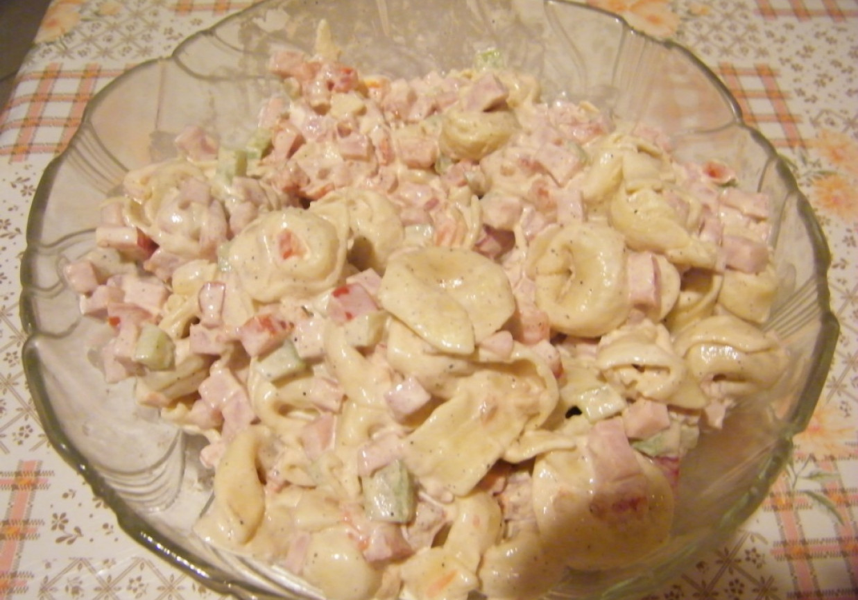 Sałatka z makaronem tortellini DoradcaSmaku.pl