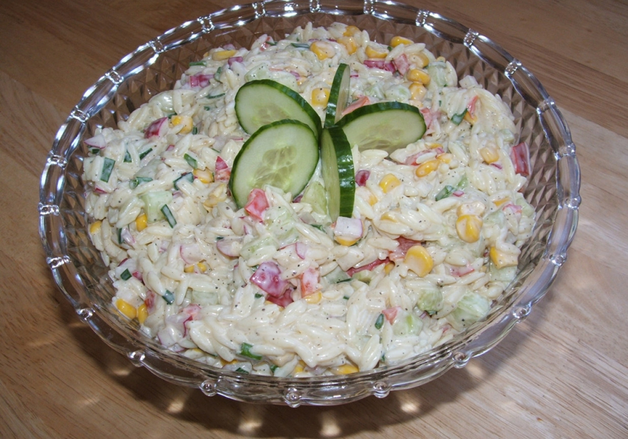 Sałatka z makaronem foto